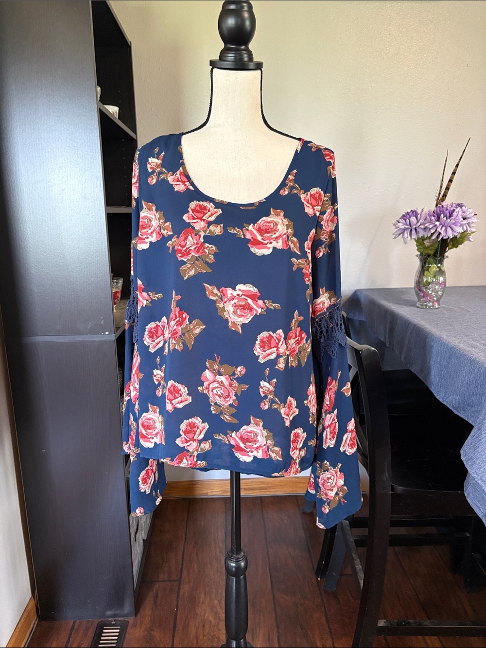 Women’s Rue 21 Sz Large Bell Sleeve with Lace Detail High Low Lightweight Top